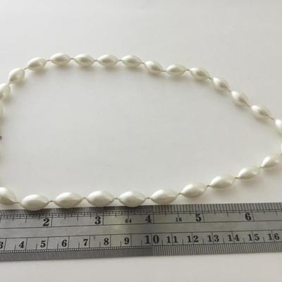 Faux pearl beaded collar necklace