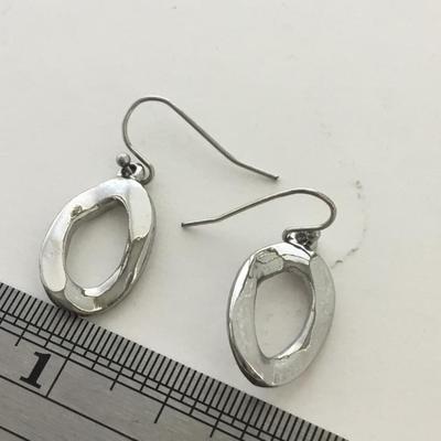 Silver tone dangle fashion earrings