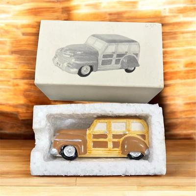 Dept 56 Snow Village Woody Station Wagon #5136-5