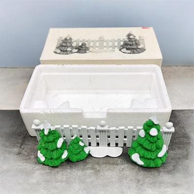 Dept 56 Snow Village Frosty Tree Lined Picket Fence #5207-8 Includes Box