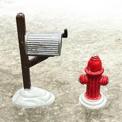 Dept 56 Snow Village Fire Hydrant and Mailbox #5132-2 Includes Box