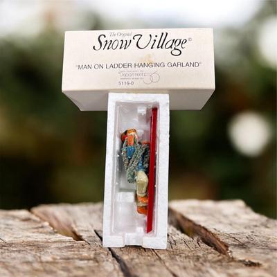 Dept 56 Snow Village Man On Ladder Hanging Garland #5116-0 Includes Box
