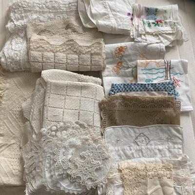 Bag of Various Vintage Linens