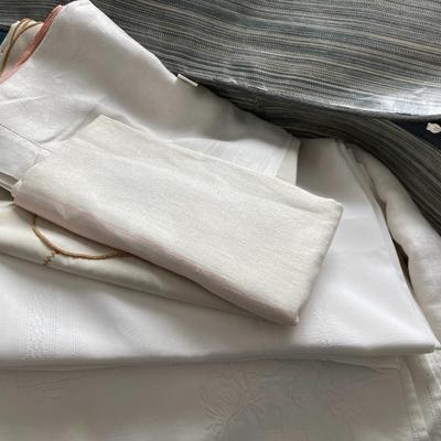 Lot of Vintge Tablecloths/Blankets