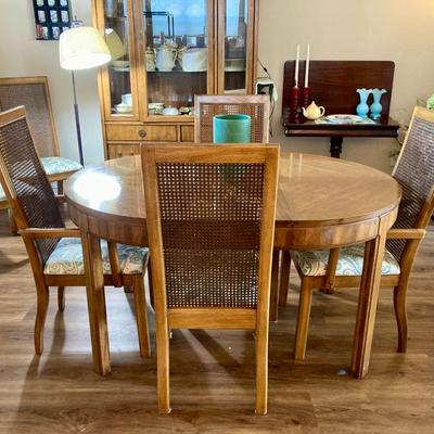 H56 Thomasville Dinning Table