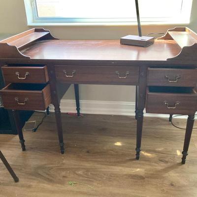 Tallon & Hellen Desk