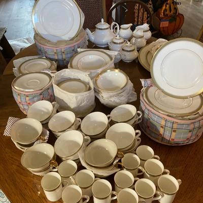 Royal Doulton Clarendon 108 pcs