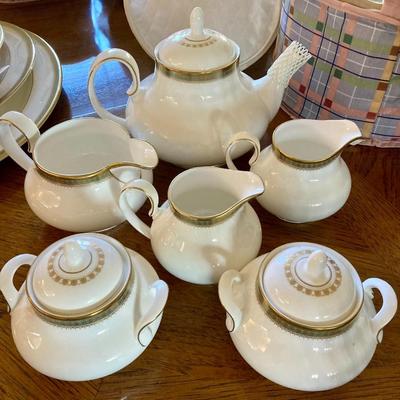 Royal Doulton Clarendon Serving set 9pcs