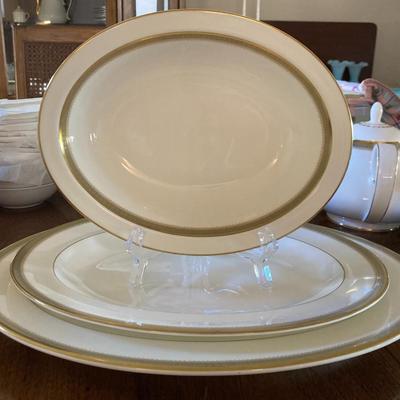 Royal Doulton Clarendon Serving set 9pcs
