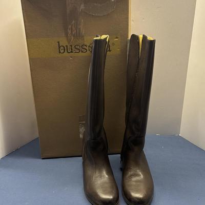 Lady’s Boots 8D?