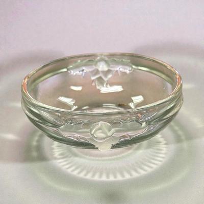 Set of Eight Mikasa Satin Rose Fruit or Dessert Bowls with Frosted Rose Handles