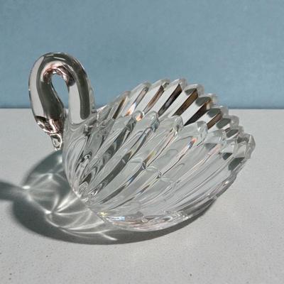 Gloria Vanderbilt 24% Lead Crystal Swan Bowl Signed on the Bottom