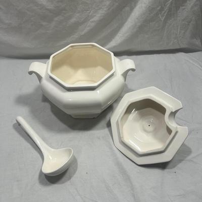 White Vintage soup Serving / punch bowl Dish