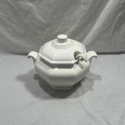 White Vintage soup Serving / punch bowl Dish
