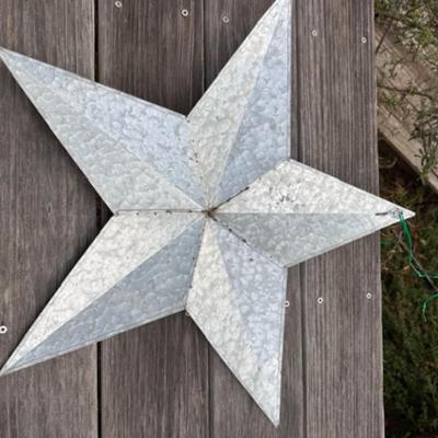 WOODEN CRATE WITH METAL STAR AND MORE