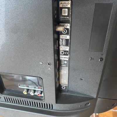 ROKU TV WITH REMOTE