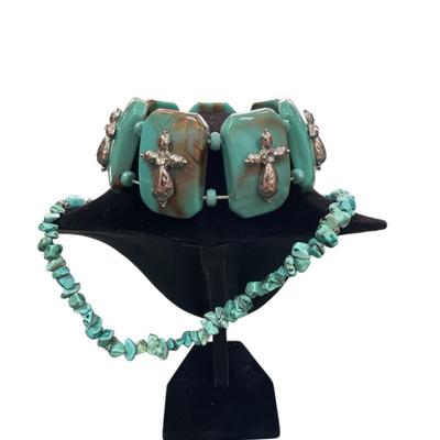 Turquoise Colored Beaded Necklace and Bracelet Set