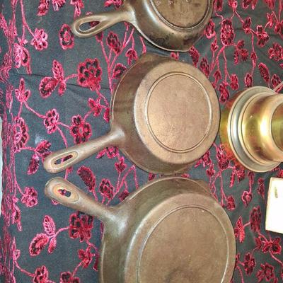 3 Cast Iron Cooking Pans
