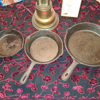3 Cast Iron Cooking Pans