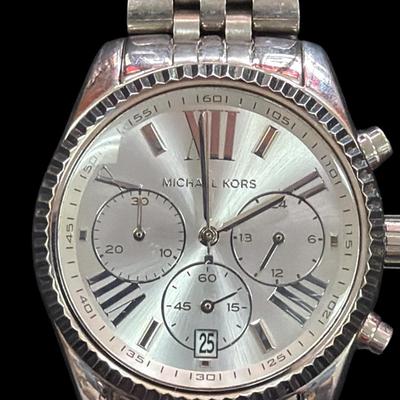 Michael Kors Lexington Silver Dial Silver Steel Strap MK5556