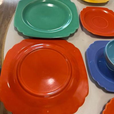 Colored plates, saucers and saucer cups