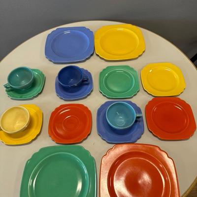 Colored plates, saucers and saucer cups