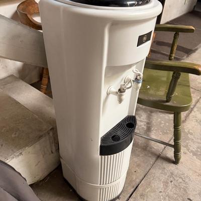 GE hot cold water cooler
