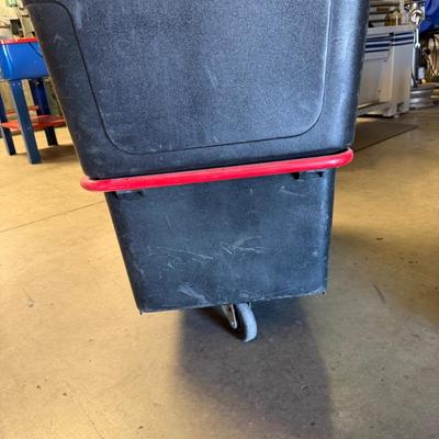 Heavy Duty Rubbermaid Rolling Bin / Cart