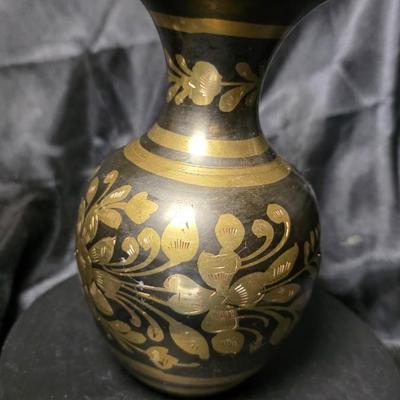 Vintage Indian Black & Gold Etched Brass Floral Vase – Hand Engraved Nakkashi Decor