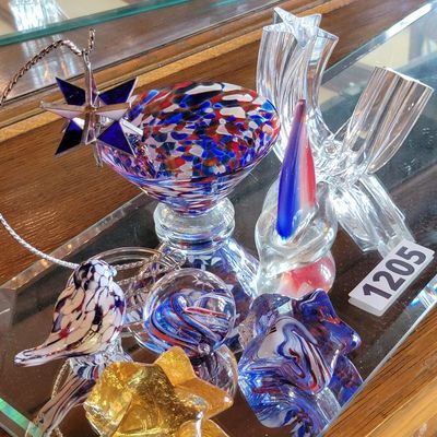 1205 - 8 Piece Decorative Glass