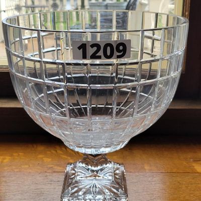 1209 - Footed Crystal Bowl