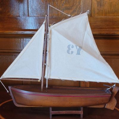 1217 - Wooden Sailboat