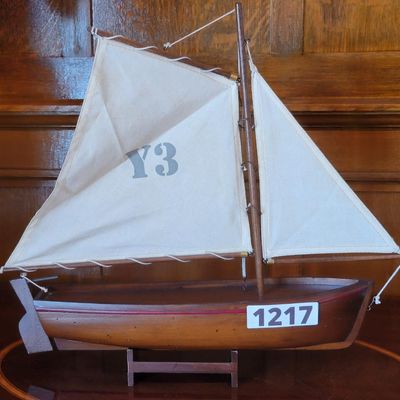 1217 - Wooden Sailboat