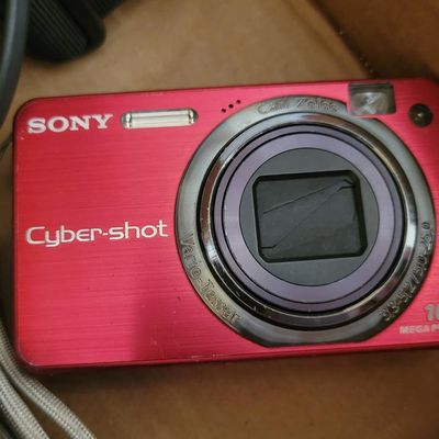1228 - Lot of Digital Cameras and Tape Recorder