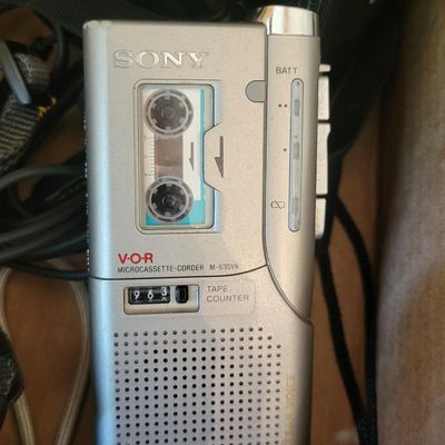 1228 - Lot of Digital Cameras and Tape Recorder