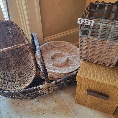 1231 - Lot of 6 Baskets/Box