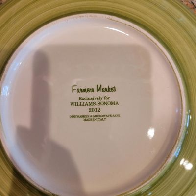 1251 - French Style Pine Plate Holder + Plates