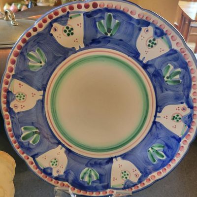 1258 - Lot of 3 Roosters and 2 Plates