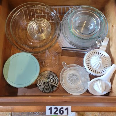 1261 - Contents of Drawer