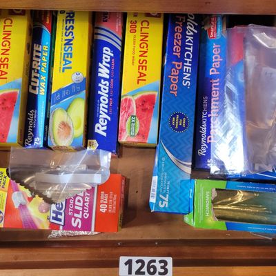 1263 - Contents of Drawer