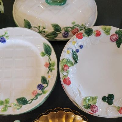 1266 - Lot of 17 Italian / French Colorful Dishes + Fruit Knives and Eggs in a Basket