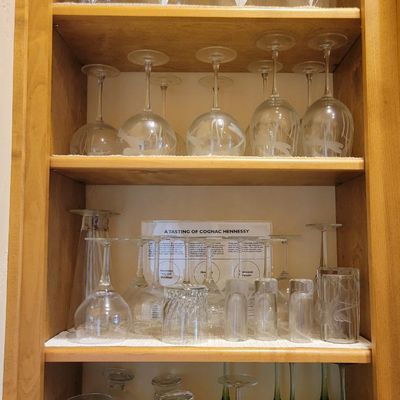 1290 - 4 Shelves of Stemware +