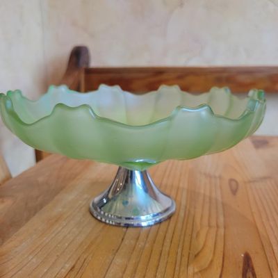 1293 - 3 Shelves of Dishes