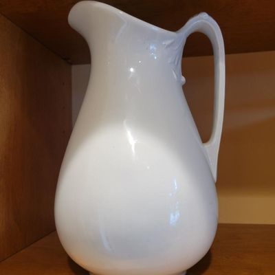 1293 - 3 Shelves of Dishes