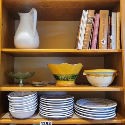 1293 - 3 Shelves of Dishes