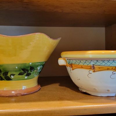 1293 - 3 Shelves of Dishes