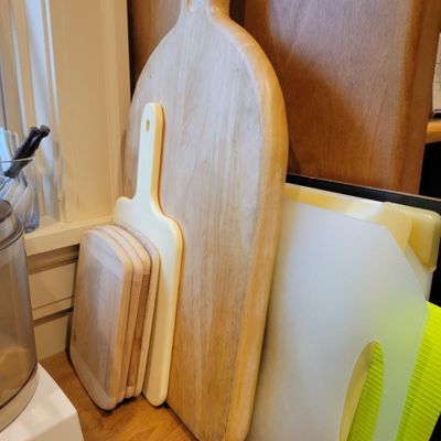 1296 - Cuisinart Food Processor / Cutting Boards / Windowsill of Glass