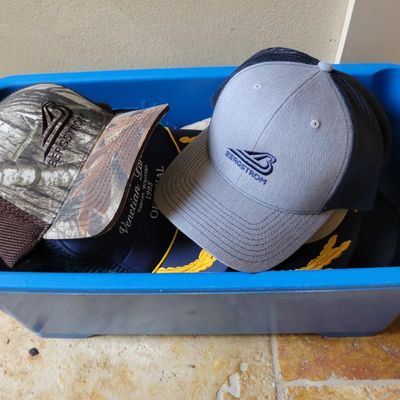 1302 - Fishing Creel / Hats and Racket