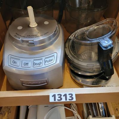 1313 - Contents of 2 Kitchen Drawers