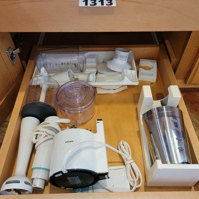 1313 - Contents of 2 Kitchen Drawers